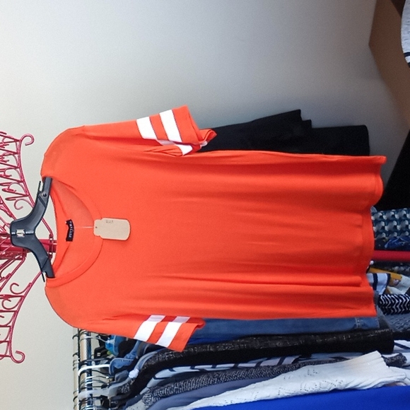 Small women's shirt - Picture 2 of 2